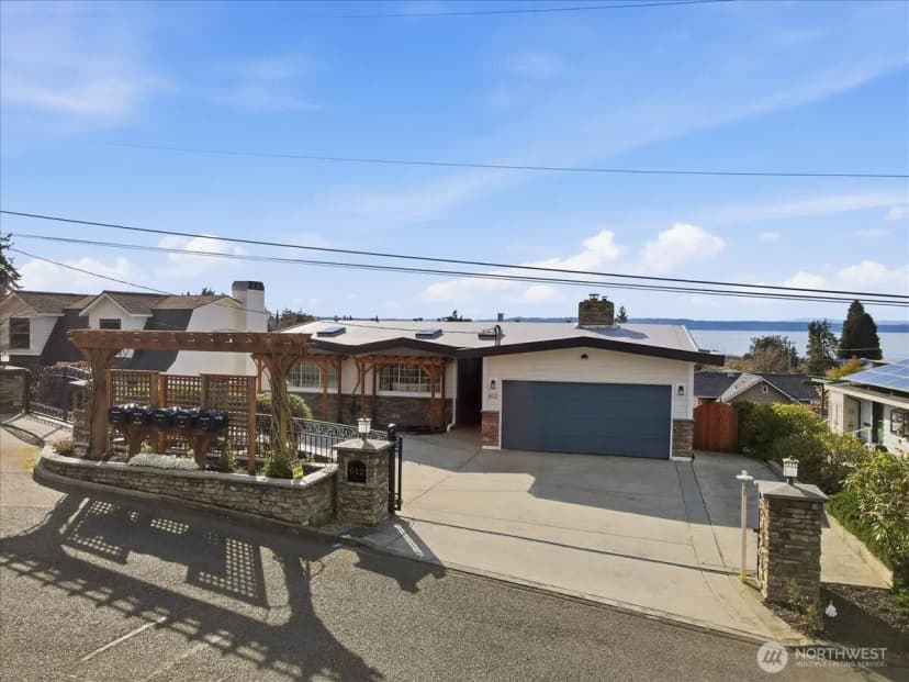 Property photo for 612 View Place, Edmonds photo 32
