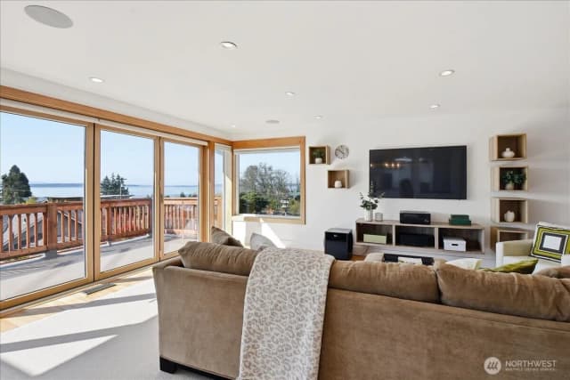 Property photo for 612 View Place, Edmonds photo 4