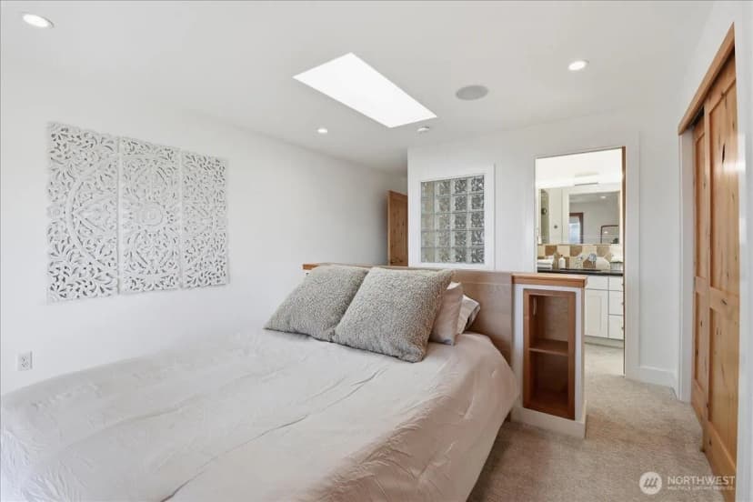 Property photo for 612 View Place, Edmonds photo 17