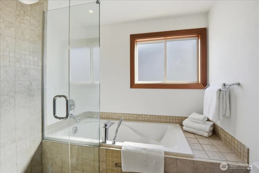 Property photo for 612 View Place, Edmonds photo 11