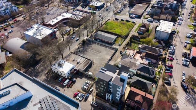 Property photo for 3207 Rainier Avenue S, Seattle photo 2