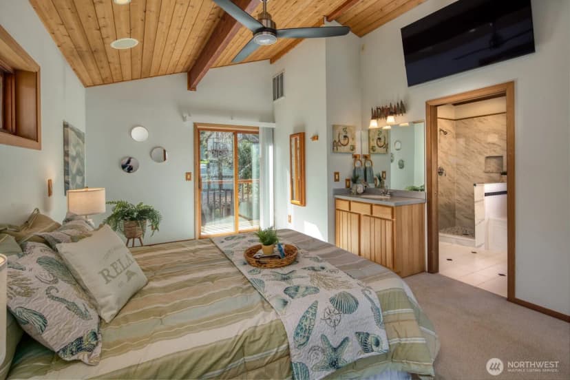 Property photo for 667 Wyatt Lane W, Seabeck photo 17