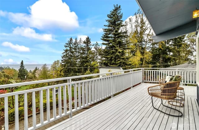 Property photo for 18215 3rd Place Sw, Normandy Park photo 2