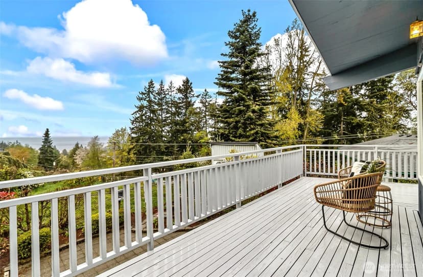 Property photo for 18215 3rd Place Sw, Normandy Park photo 2