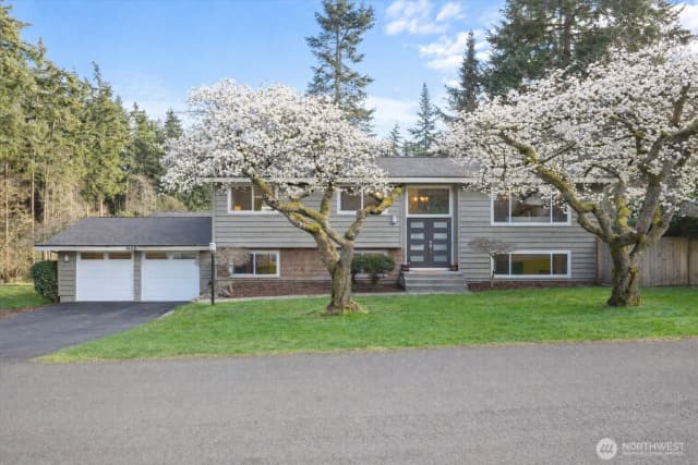 Property photo for 7455 Ne 120th Street, Kirkland, Washington 98034
