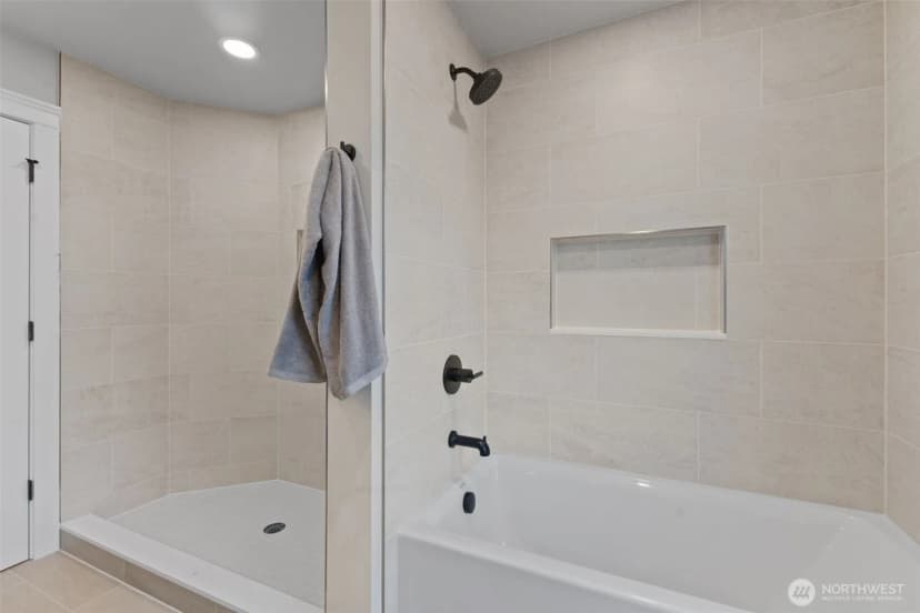 Property photo for 1517 176th Avenue Ct E, Lake Tapps photo 20