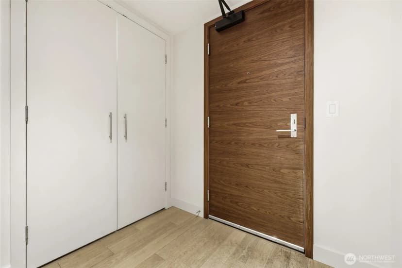 Property photo for 583 Battery Street #715n, Seattle photo 6