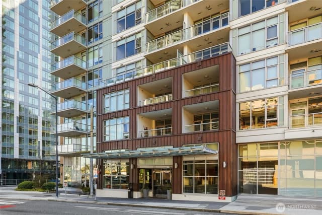 Property photo for 583 Battery Street #715n, Seattle photo 3