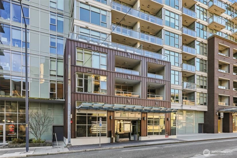 Property photo for 583 Battery Street #715n, Seattle photo 2