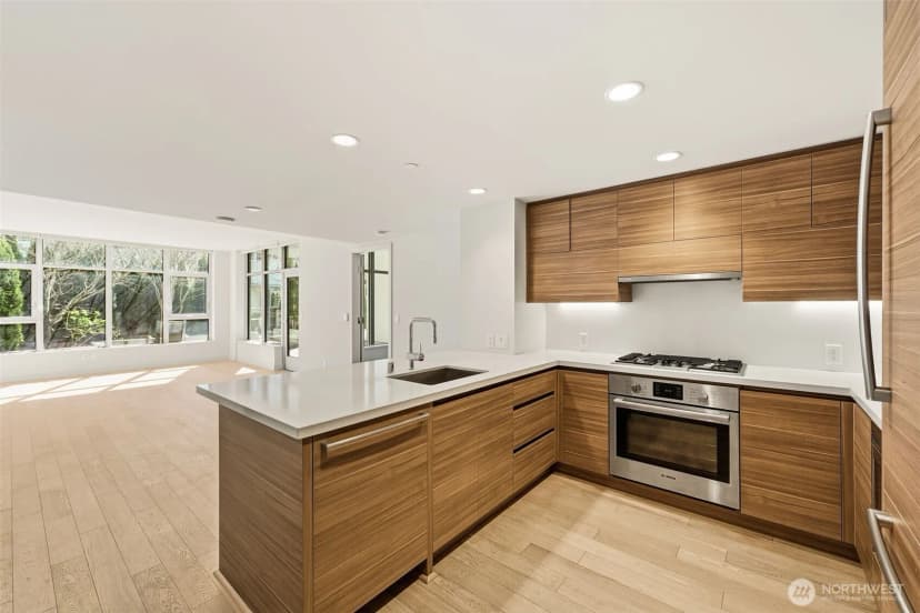 Property photo for 583 Battery Street #715n, Seattle photo 10