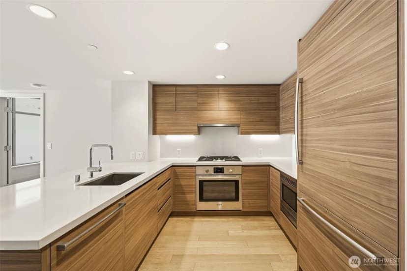Property photo for 583 Battery Street #715n, Seattle photo 9