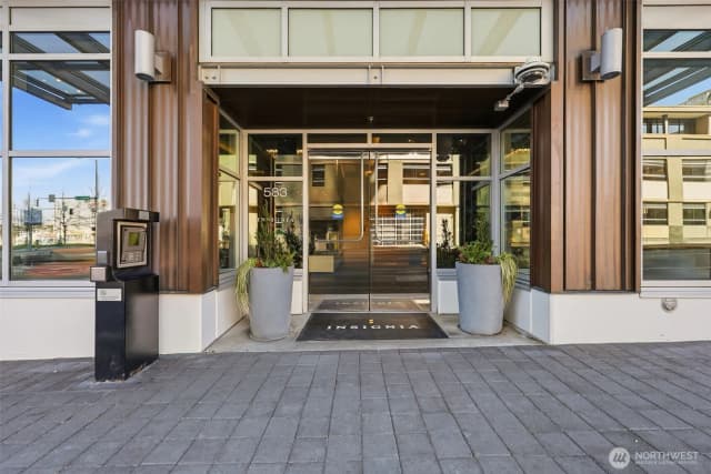 Property photo for 583 Battery Street #715n, Seattle photo 4