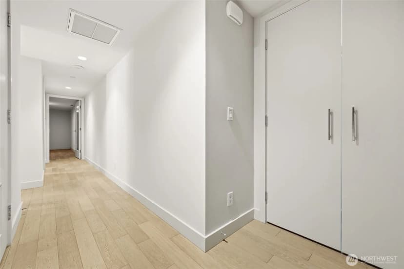 Property photo for 583 Battery Street #715n, Seattle photo 5