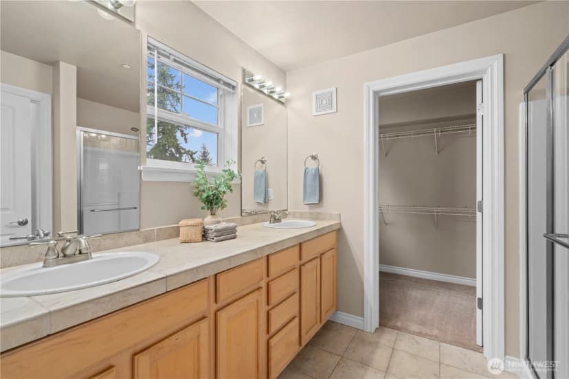 Property photo for 11306 124th Avenue Ne #302, Kirkland photo 10