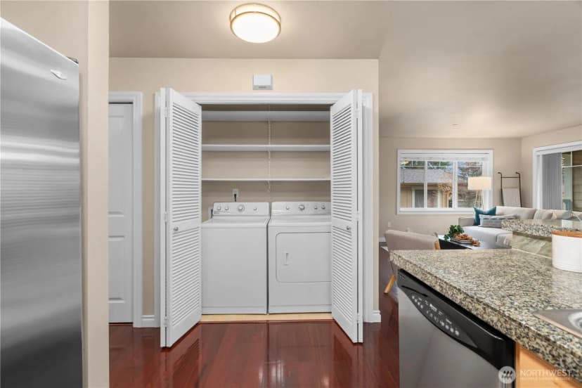 Property photo for 11306 124th Avenue Ne #302, Kirkland photo 6