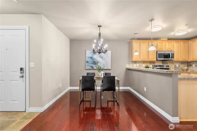 Property photo for 11306 124th Avenue Ne #302, Kirkland photo 4