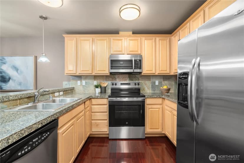 Property photo for 11306 124th Avenue Ne #302, Kirkland photo 5