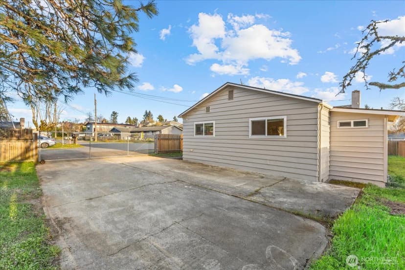 Property photo for 5920 S 118th St, Seattle photo 24