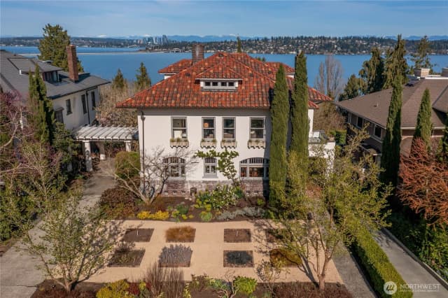 Property photo for 2844 Cascadia Avenue S, Seattle