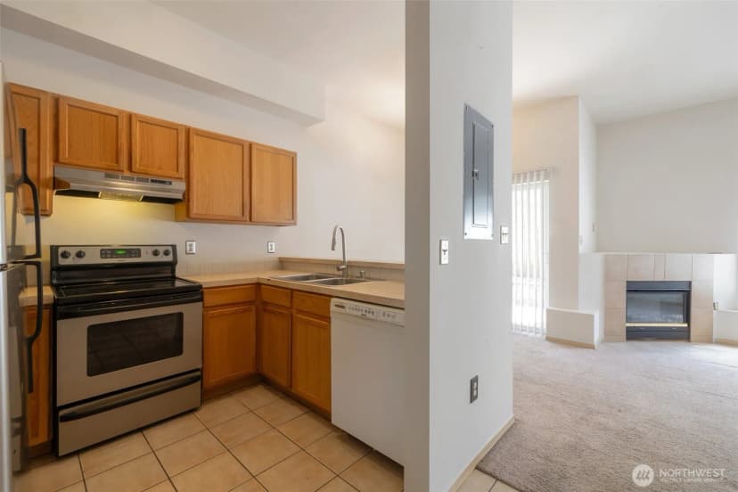 Property photo for 11424 1st Avenue S #103, Seattle photo 5