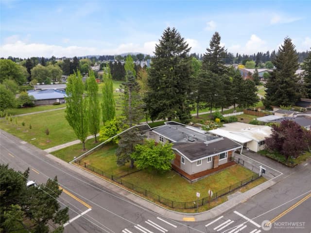 Property photo for 2502 Ne 7th Street, Renton photo 3
