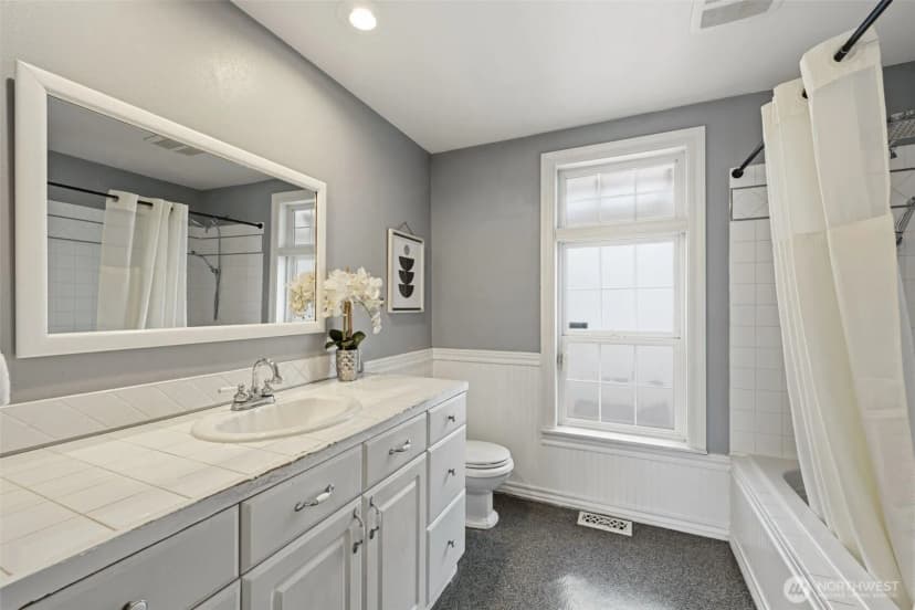 Property photo for 2502 Ne 7th Street, Renton photo 12