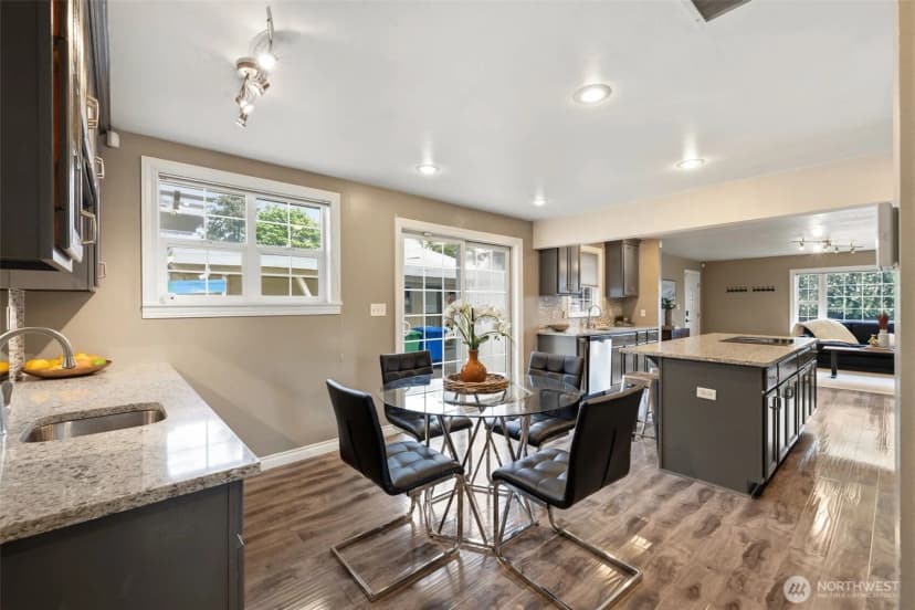 Property photo for 2502 Ne 7th Street, Renton photo 9