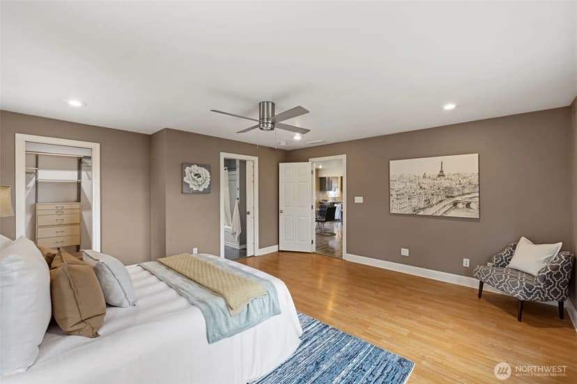 Property photo for 2502 Ne 7th Street, Renton photo 11