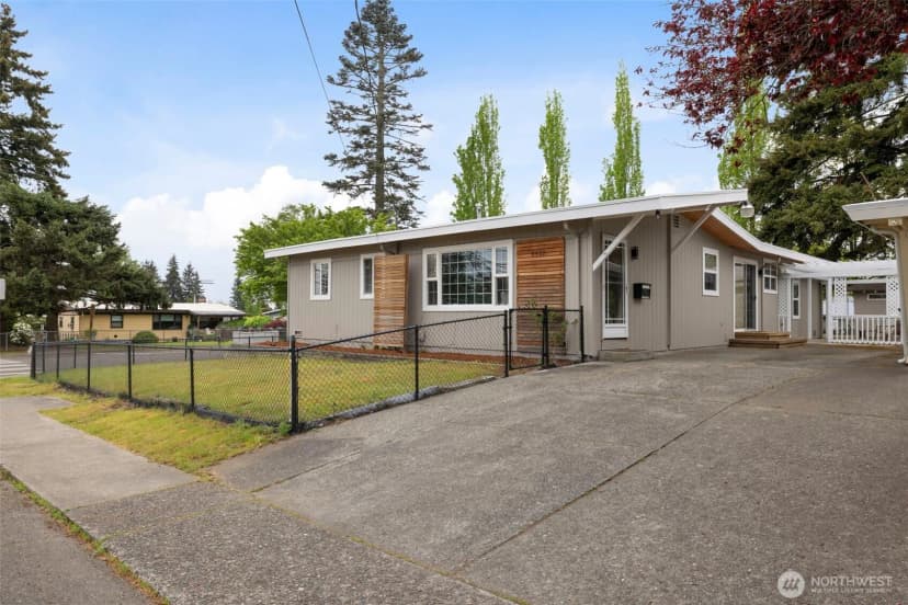Property photo for 2502 Ne 7th Street, Renton