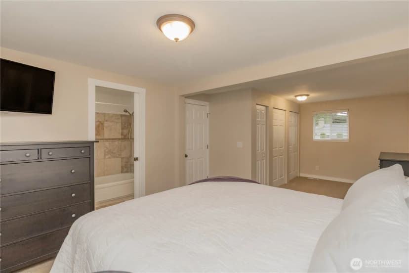 Property photo for 1060 Lynnwood Avenue Ne, Renton photo 23