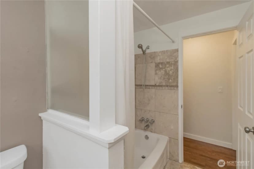 Property photo for 1060 Lynnwood Avenue Ne, Renton photo 27