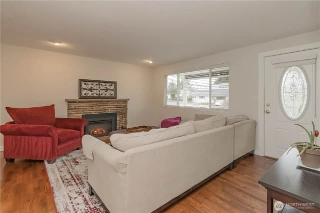Property photo for 1060 Lynnwood Avenue Ne, Renton photo 5