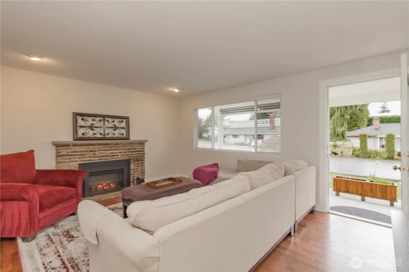 Property photo for 1060 Lynnwood Avenue Ne, Renton photo 4