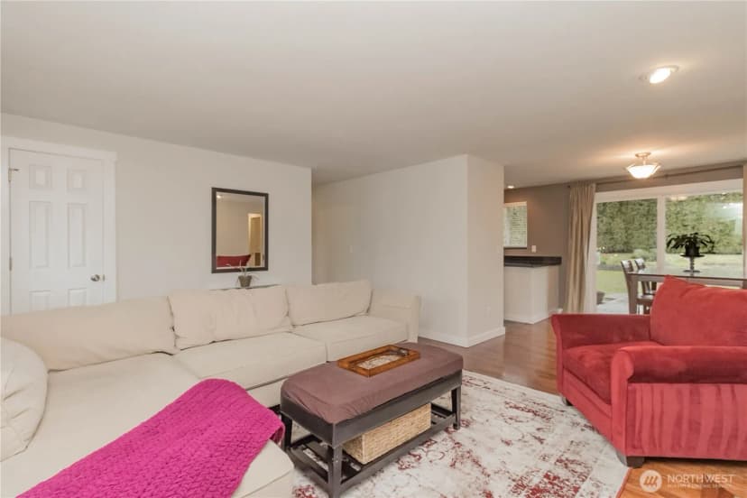 Property photo for 1060 Lynnwood Avenue Ne, Renton photo 9