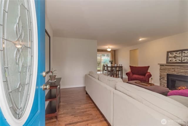 Property photo for 1060 Lynnwood Avenue Ne, Renton photo 3