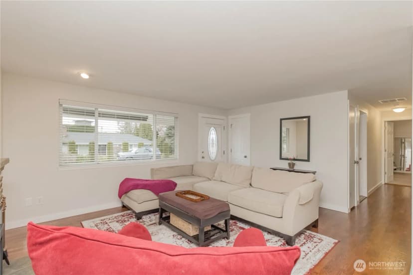 Property photo for 1060 Lynnwood Avenue Ne, Renton photo 8