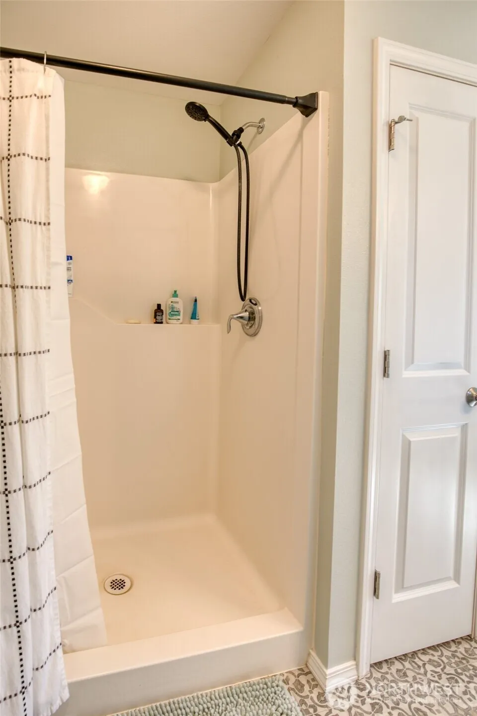 Property photo for 280 W Newberry Lane, Elma photo 17
