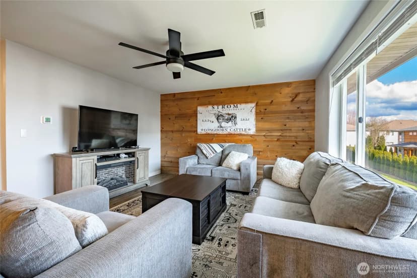 Property photo for 223 Judson St. Aly #201, Lynden photo 7