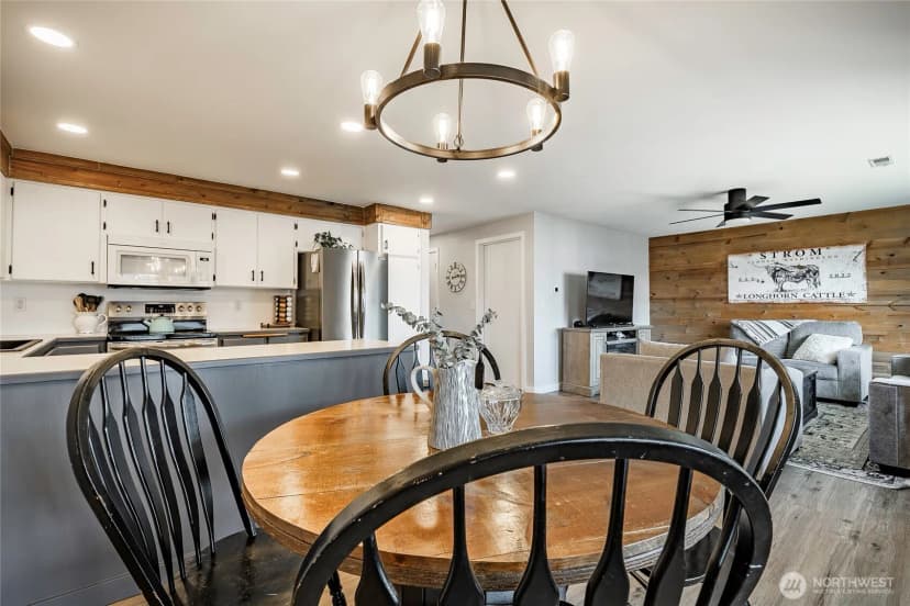 Property photo for 223 Judson St. Aly #201, Lynden photo 15