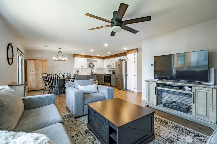 Property photo for 223 Judson St. Aly #201, Lynden photo 6