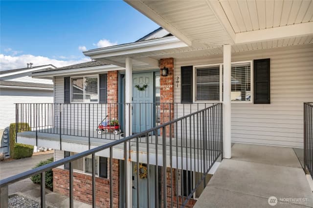 Property photo for 223 Judson St. Aly #201, Lynden photo 3