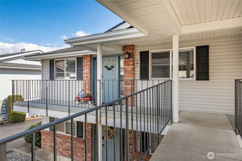 Property photo for 223 Judson St. Aly #201, Lynden photo 3