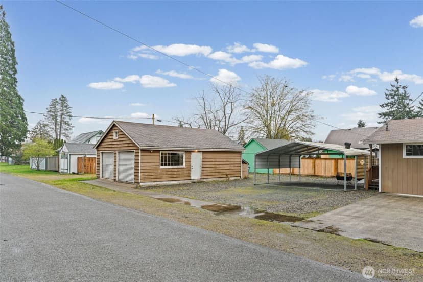 Property photo for 401 Mill Avenue Se, Orting photo 3