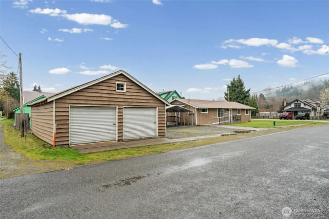 Property photo for 401 Mill Avenue Se, Orting photo 4