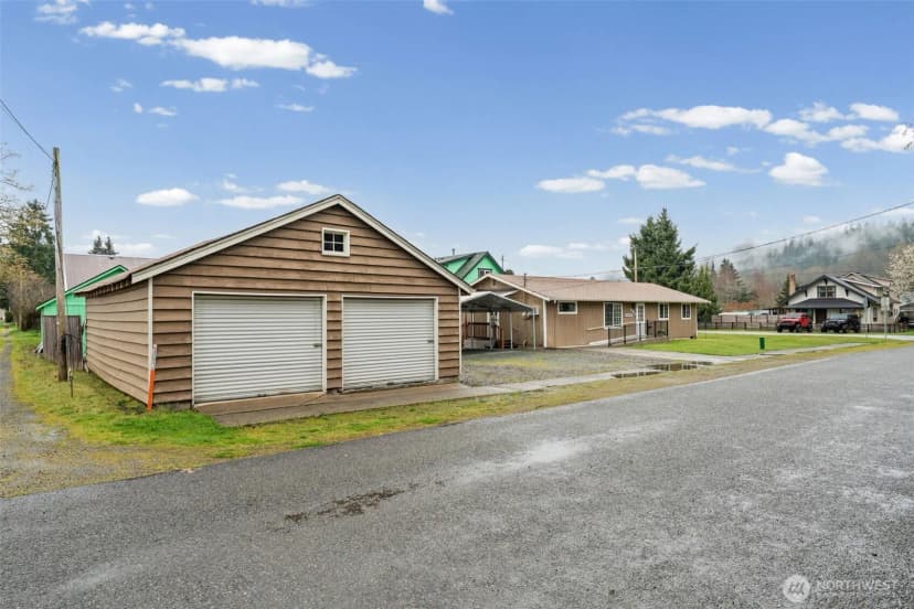 Property photo for 401 Mill Avenue Se, Orting photo 4