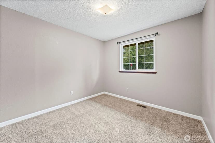Property photo for 401 Mill Avenue Se, Orting photo 19