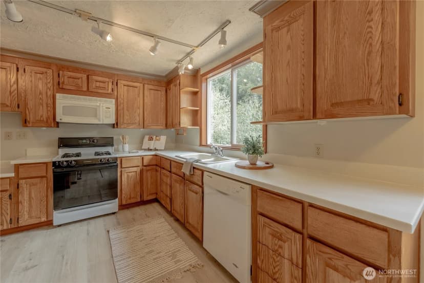 Property photo for 20006 68th Avenue Ne, Kenmore photo 13
