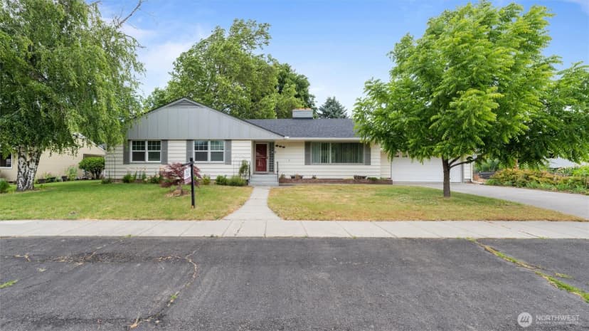 Property photo for 300 W Fifth Street, Waitsburg photo 3