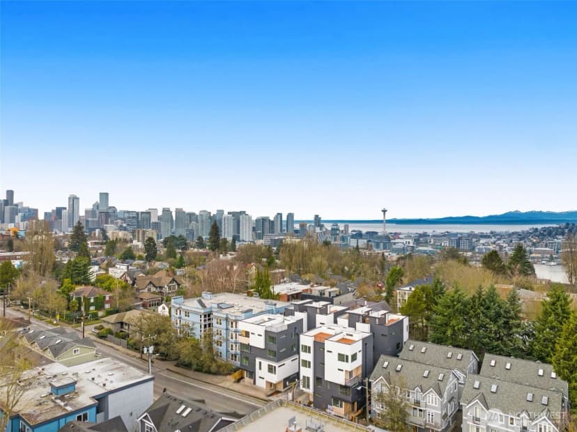 Property photo for 1127 B 10th Avenue E, Seattle photo 2