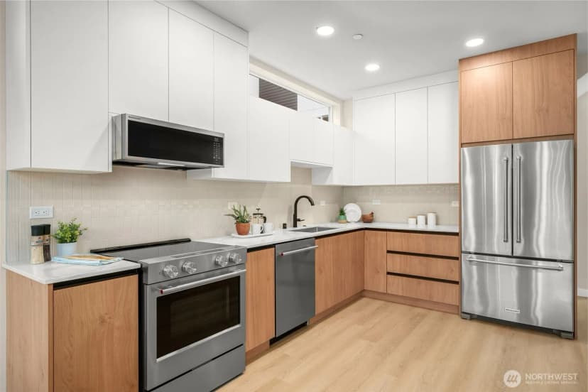 Property photo for 1127 B 10th Avenue E, Seattle photo 6